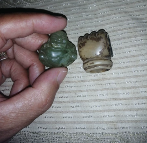 俩件地方玉雕一个弥勒佛一个大权在握俩个都完...