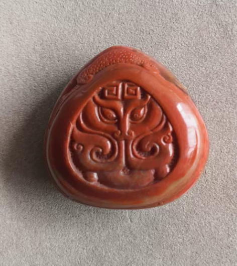 南红古龙手把件双面雕,精细苏工,手工费就花...