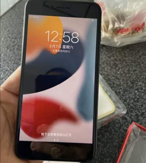 低价出苹果8Plus 64G 原装二手,...