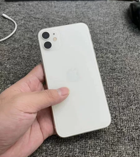 苹果11 128白色 国行 换好新电池电芯...