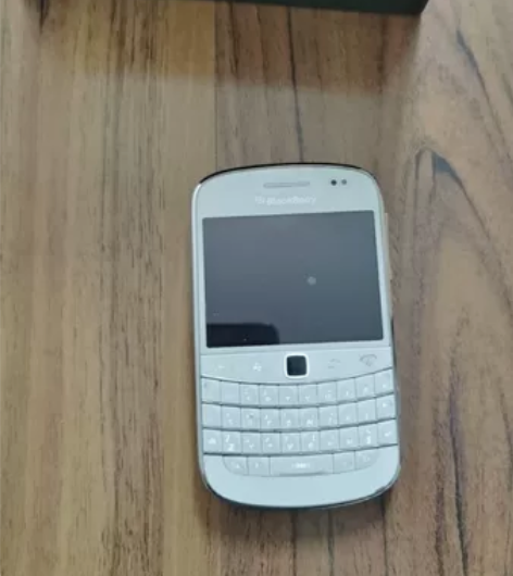 BlackBerry/黑莓黑莓9930，白...