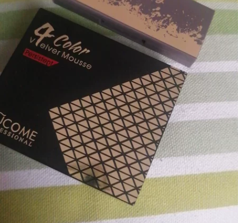 眉粉9成新，眼影用过两次，眼影里面的小镜子...