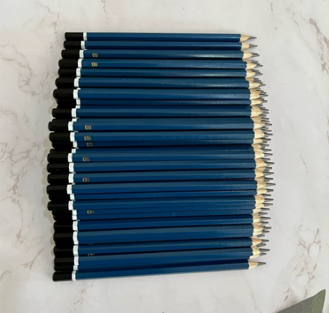 素描铅笔100支混装仅售29.8元，型号齐...