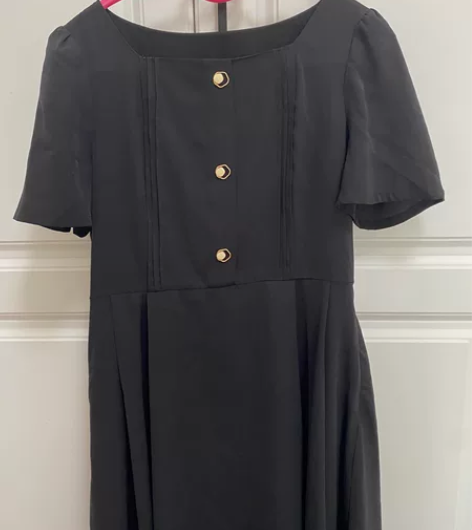 爱居兔雪纺连衣裙，黑色的，料子凉快舒服，喜...