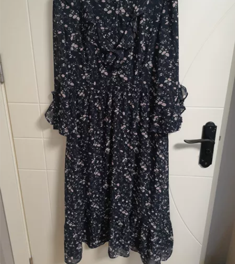 线下购买299,出50,自己长胖了肩膀处有...