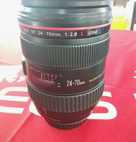 佳能EF24-70一代，镜头表面有轻微划伤...