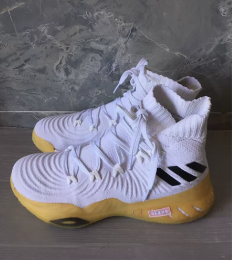 二手阿迪运动鞋43码 不是正品 B：没有发...