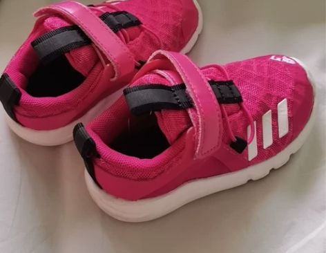 阿迪运动鞋，内长120，新旧如图，适合1岁...