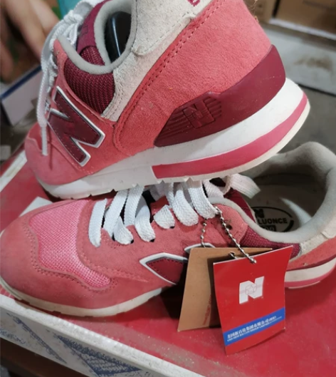 新百伦，全新库存，表面有灰尘，便宜处理，懂...