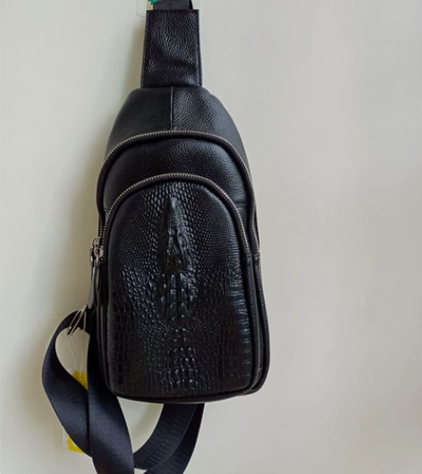 全新男士胸包，全牛皮，黑色，尺寸是30*1...