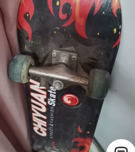 滑板，轮子会发光 感兴趣的话点“我想要”和...