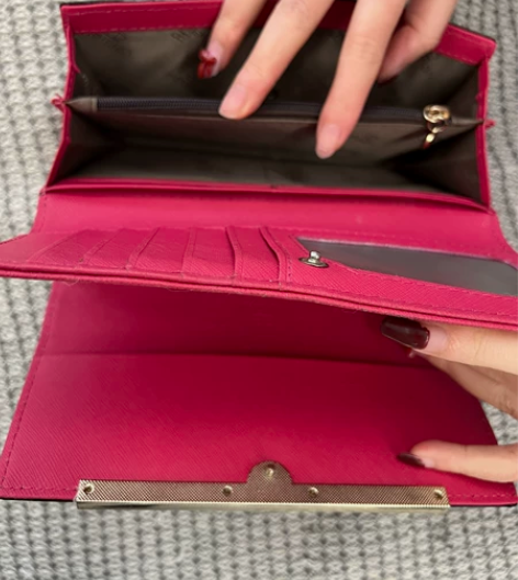 漆皮长款女士钱包 几乎全新喔 三折的 边角...