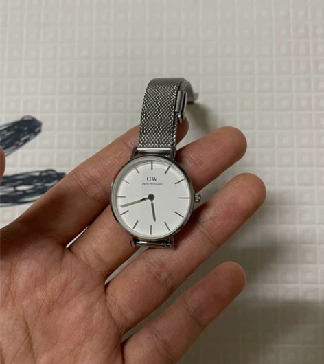 dw手表，表盘直径28mm。 两年前天猫期旗舰店购入，一千多...