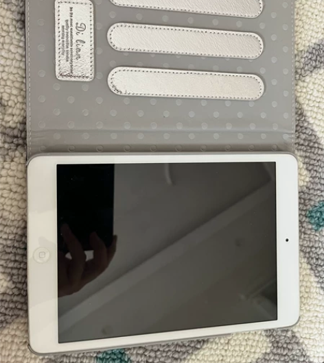 苹果 ipad mini 1代。 白色 售...