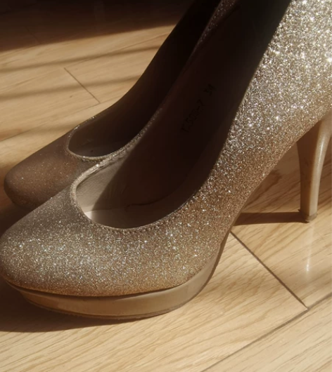 婚鞋，舞台鞋，34码，跟高稳固，有防水台不...