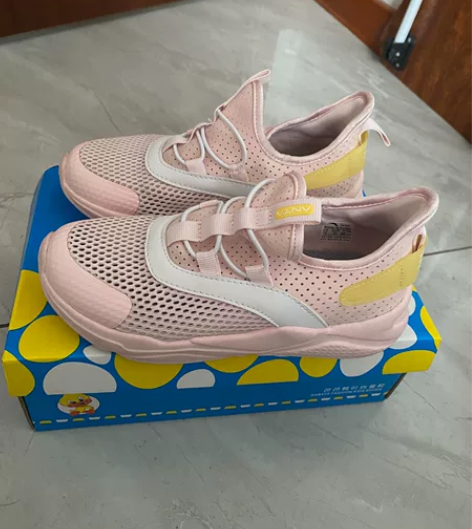 安踏32码女童鞋，九成新。完好无损，除了有...