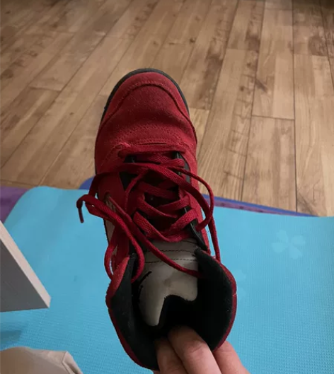 NIKE乔丹篮球鞋，33.5 感兴趣的话点...