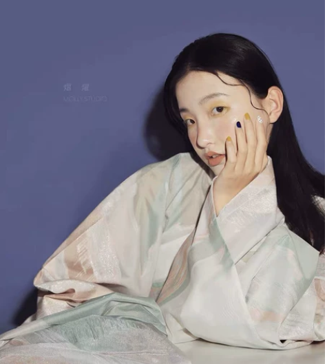 熠耀 白云长衫 好看，但是还是袖子太大不日...