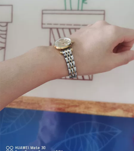 阿玛尼的手表，在一起第一次收到的礼物。真假...