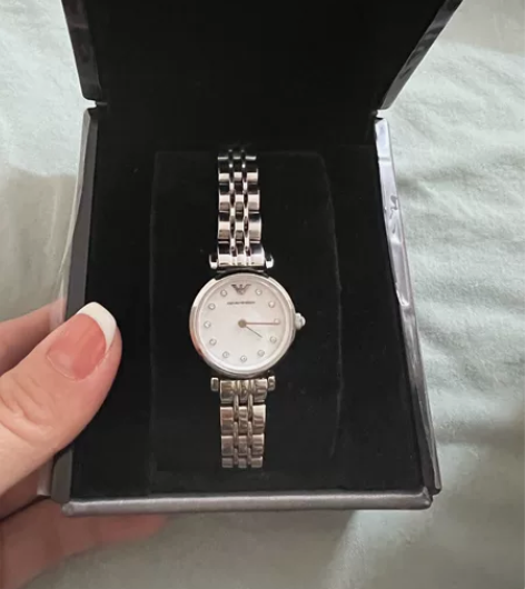 阿玛尼Amani贝壳手表，很秀气一款，带过...