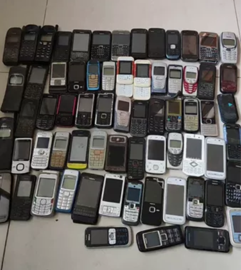 低价处理一堆诺基亚老年机 好的坏的都有有的...