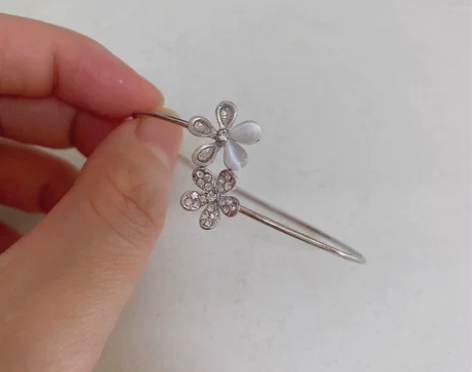 手镯银色 感兴趣的话点“我想要”和我私聊吧～