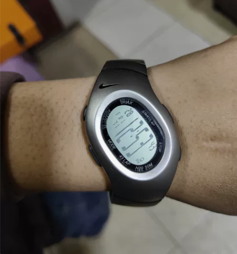 收藏成色耐克钛合金运动手表 成色很好，可惜...