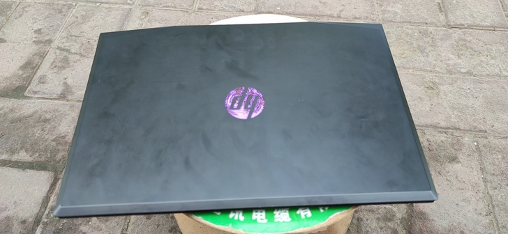 光影精灵四代99新笔记本电脑，可玩吃鸡游戏...