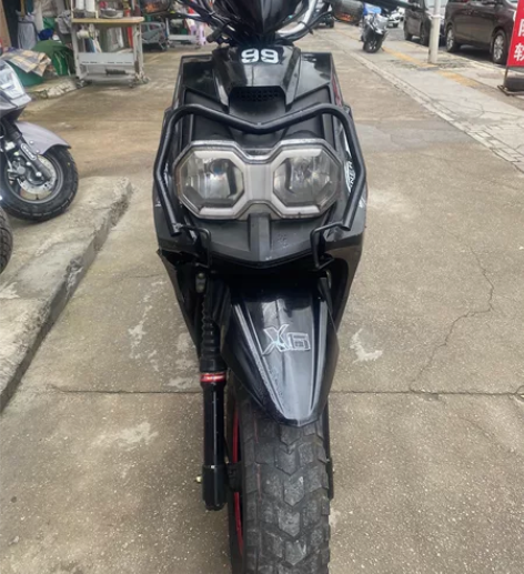 踏板车  21年3月的路虎踏板车，几千公里...