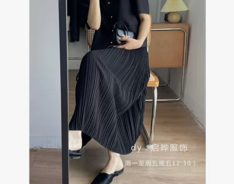 中长款百褶裙，很有垂坠感，均码130斤内可...