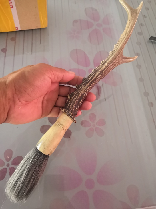 是毛笔      你自己看    需要你拿