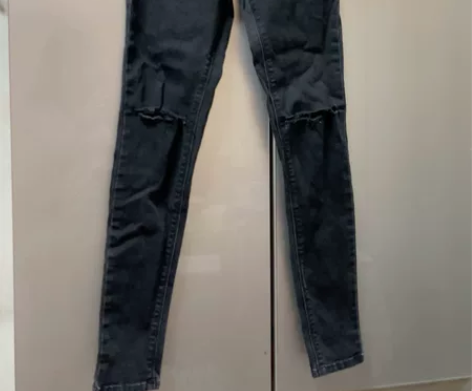 孙嘉一Z17店牛仔裤,黑色有弹力,刀割破洞...