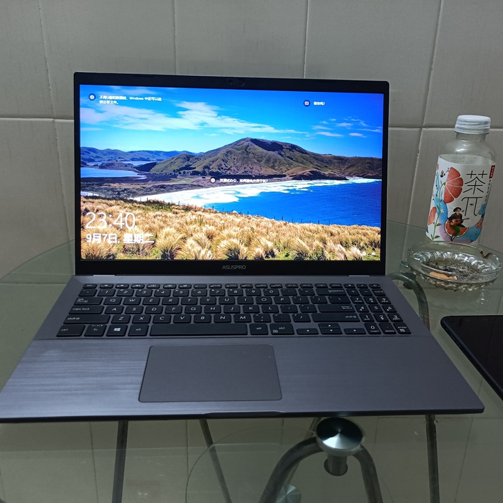 出一台华硕ASUS破晓7，颜色银灰色，20...