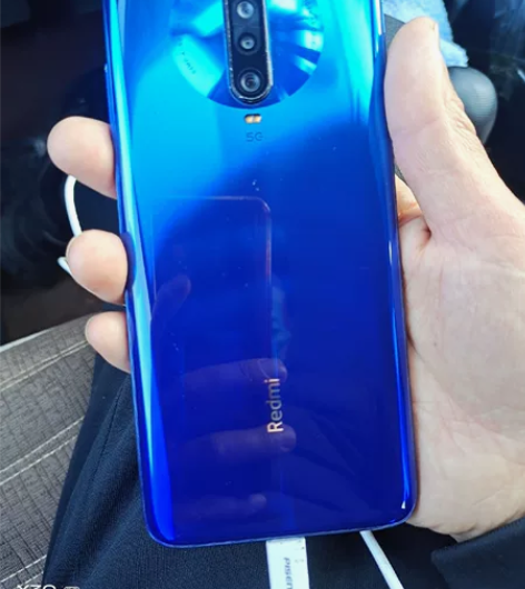 刚收到的，红米5gK30开机屏坏，不明处短...