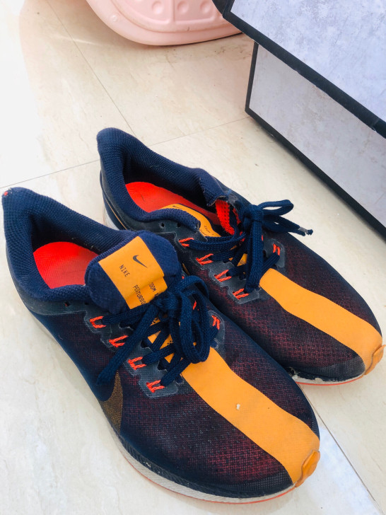 NIKE网面防水透气舒适气垫减震拼色休闲鞋