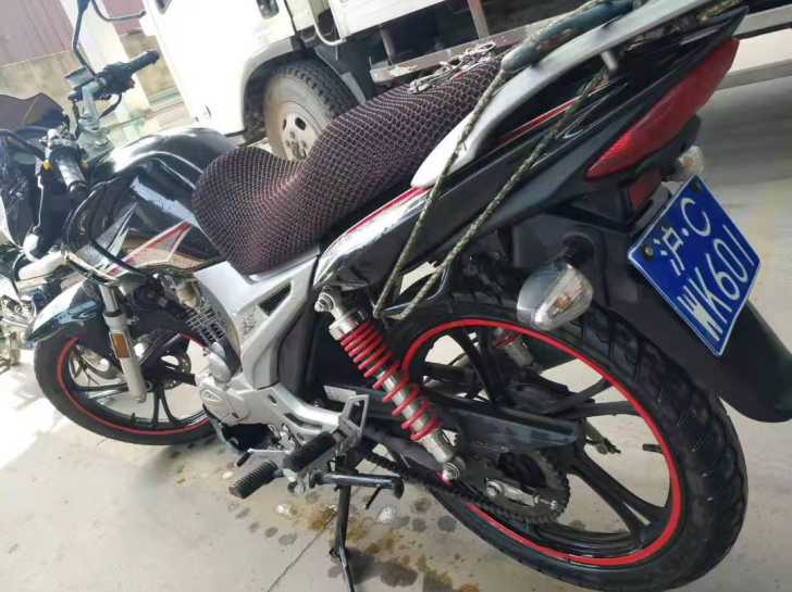 豪爵迪爽买时9800.现在2500，因个人...