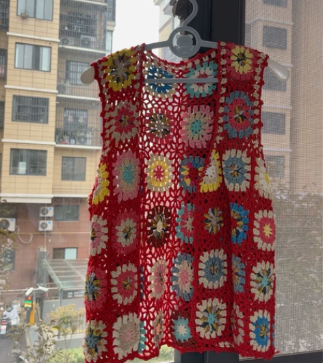 度假风 钩花背心 感兴趣的话点“我想要”和...