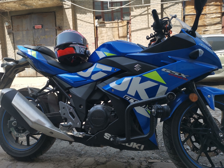 铃木gsx250买回来一年，没有任何的摔倒...
