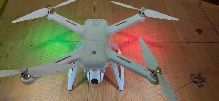 19年购买的小米无人机4K版，上班忙在家吃...