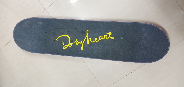 dbh专业滑板 之前脑子一热买的 只滑过一...