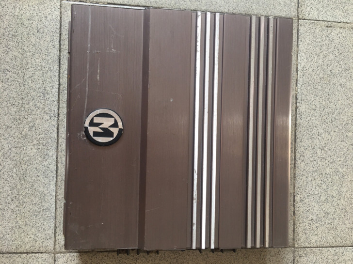 美国二手蔓菲诗250.1单路汽车功放。