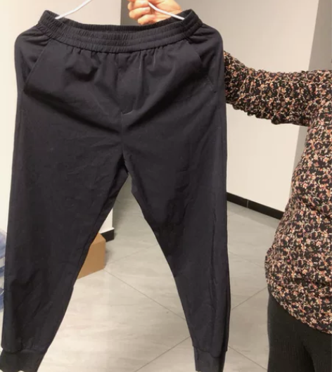 太平鸟运动休闲裤， 感兴趣的话点“我想要”...