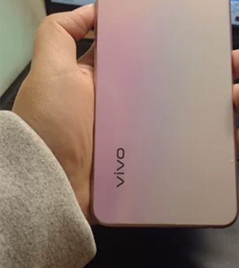 出一台自用vivoy52s 低价出想要的话...