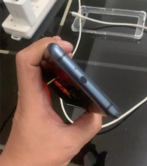 自用双面屏手机 8+128晓龙845处理器...
