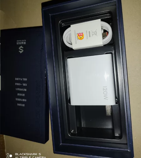 多余的全新原装正品黑鲨120w快充充电器带...