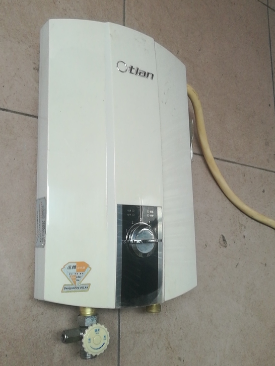 8000w迅腾即热式热水器。正常使用。