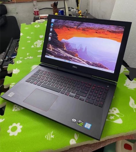 戴尔7577游戏本,17-7700HQ 四...