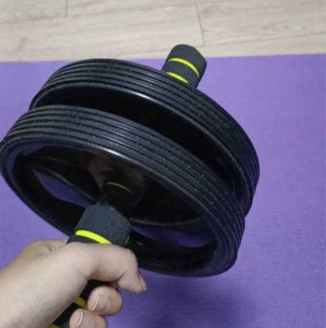 迪卡侬的健腹轮 没有回弹的 很久不用落灰了...