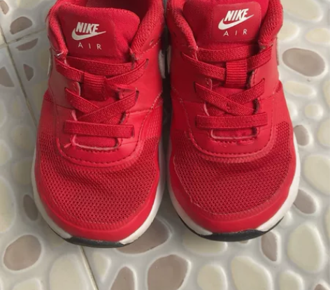 Nike 红色气垫运动鞋，8C，140cm...