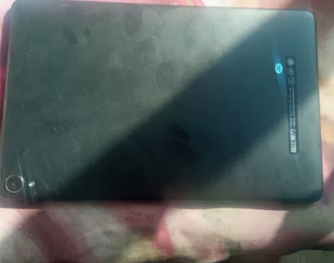 酷比魔方iplay40 触摸失灵了，屏幕贴...